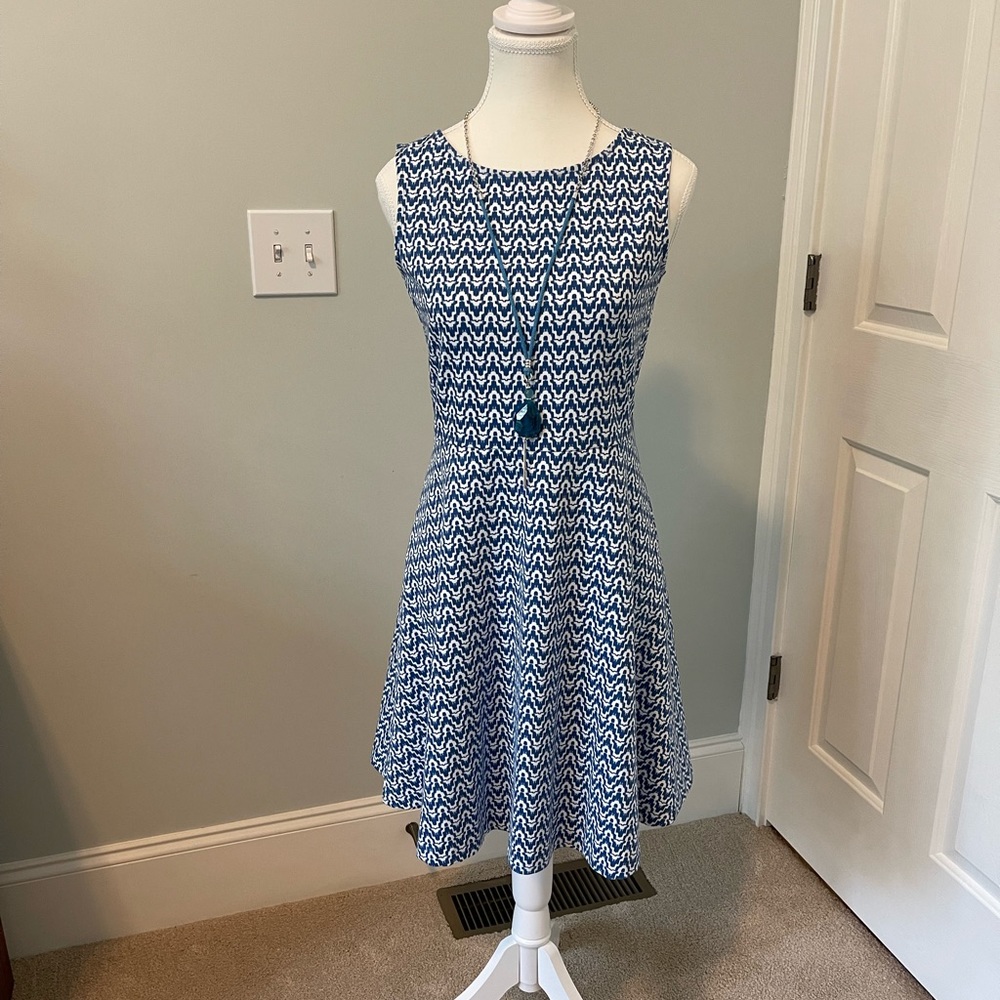 Talbots Sleeveless Fit and Flare Dress 4P with Pendant
